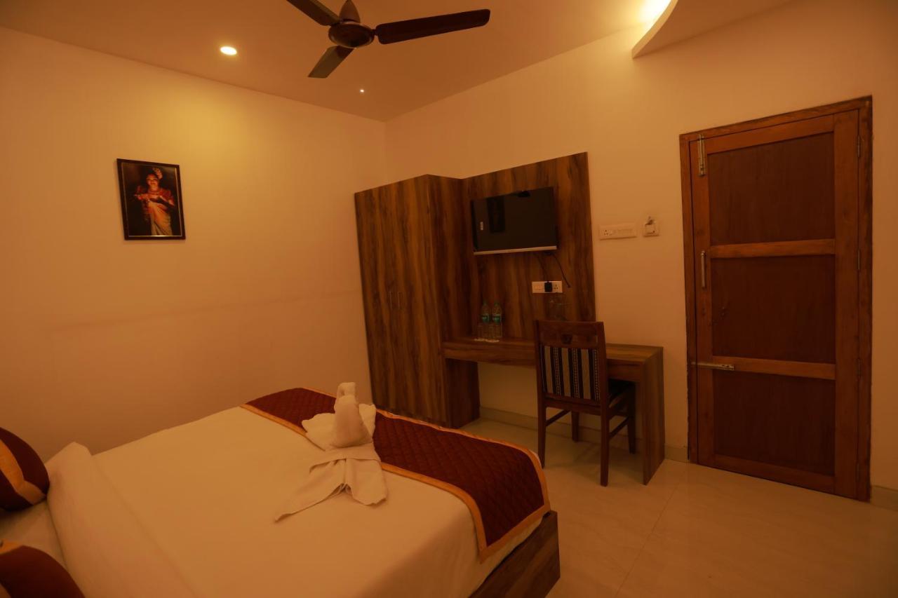Malavikas Black Beach Resort Варкала Экстерьер фото