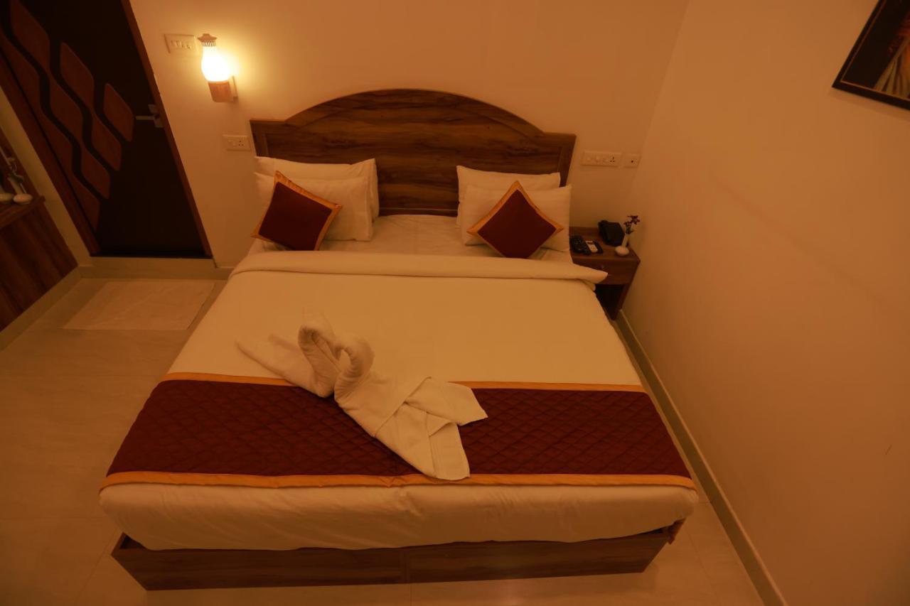 Malavikas Black Beach Resort Варкала Экстерьер фото